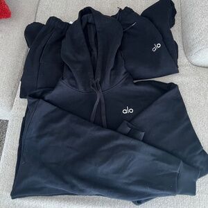 Alo Yoga Sweat set- S Top M bottom